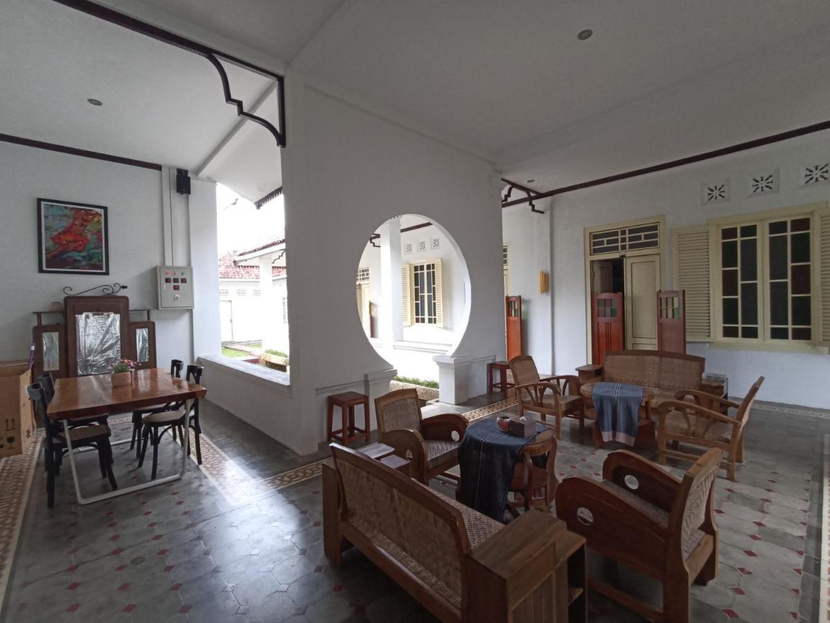 Mruyung Guest House Kota Lama Banyumas Mitra Reddoorz 外观 照片