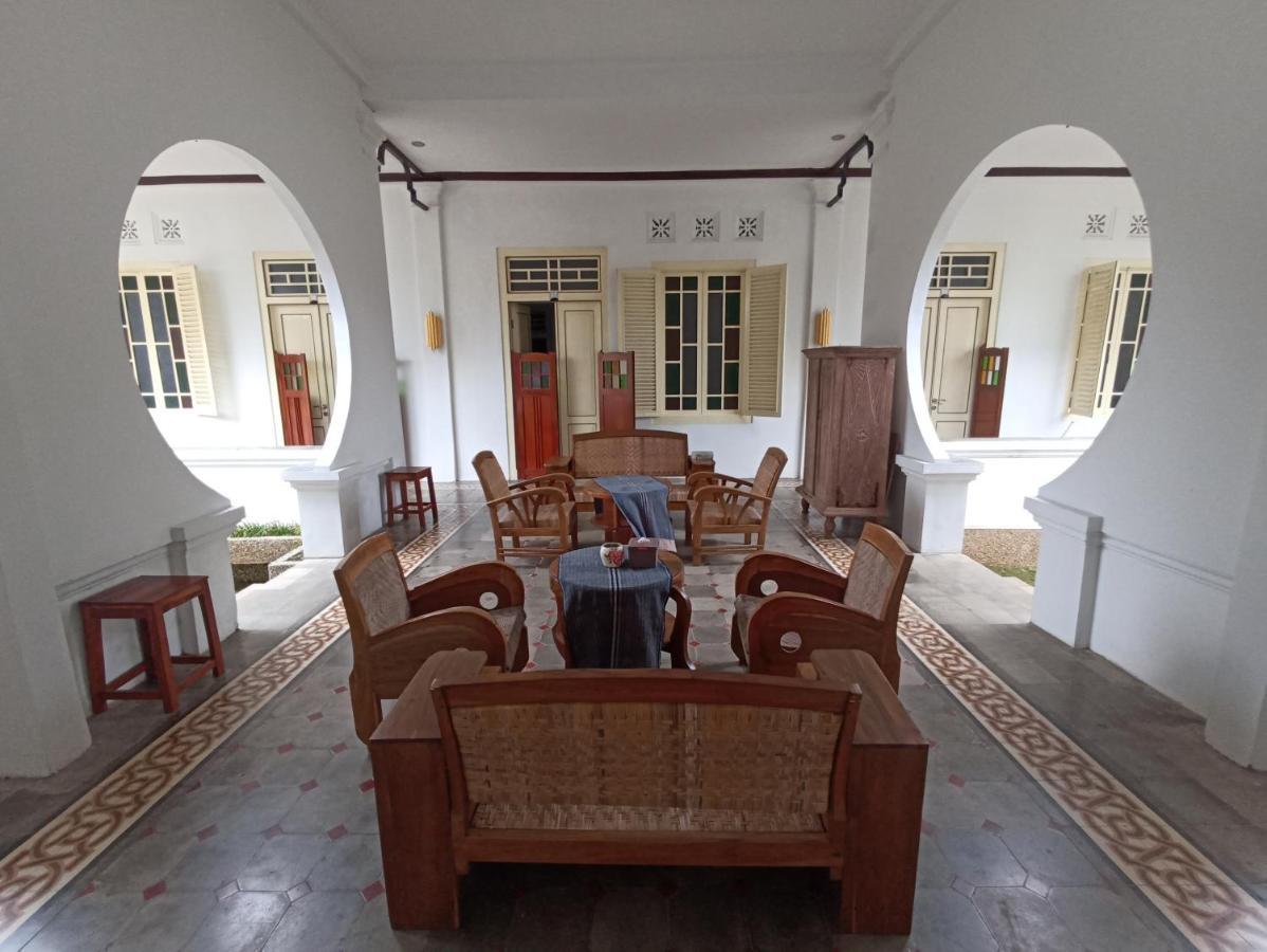 Mruyung Guest House Kota Lama Banyumas Mitra Reddoorz 外观 照片